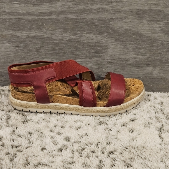 Adrienne Vittadini Women's "Prittin" Stretch Red Sport Strappy Sandal SZ 8.5 - Picture 3 of 11